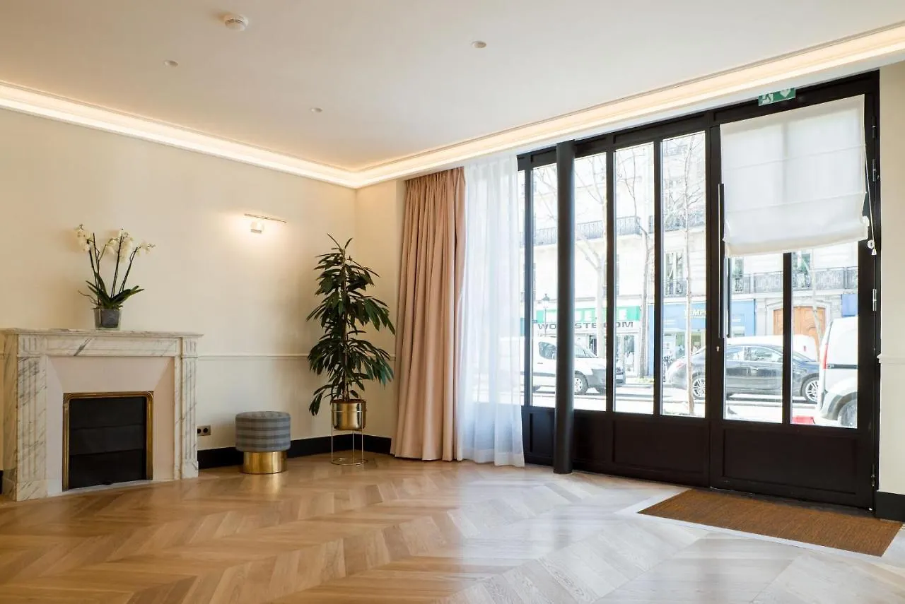 Lena Otel Paris