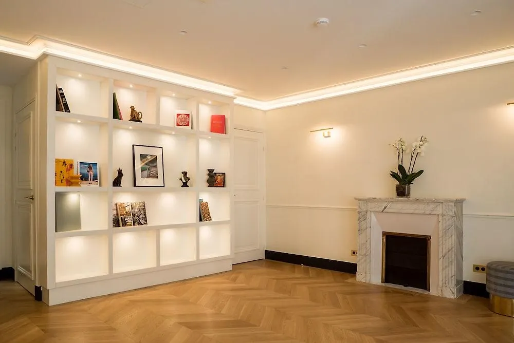 Lena Otel Paris